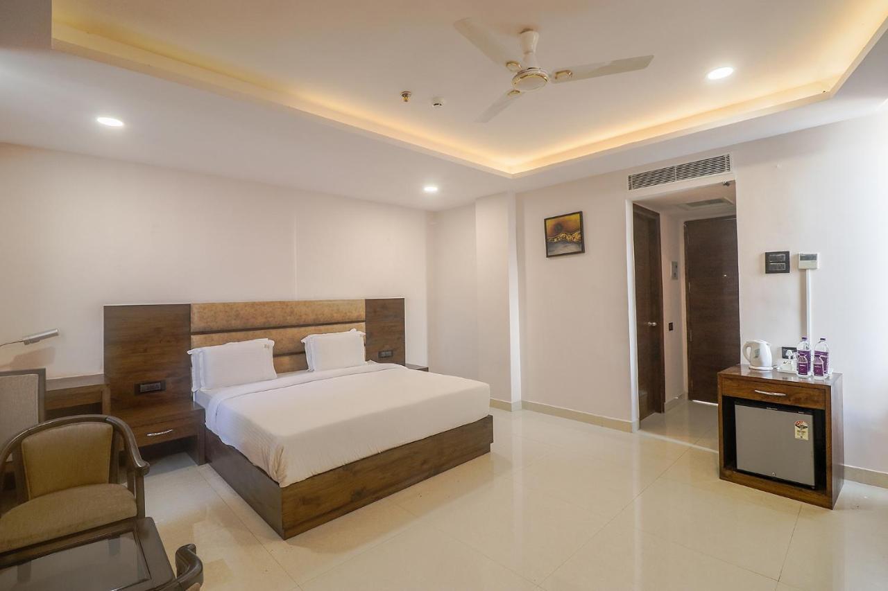 Fabhotel Mid Town Grand Panchkula Exterior foto