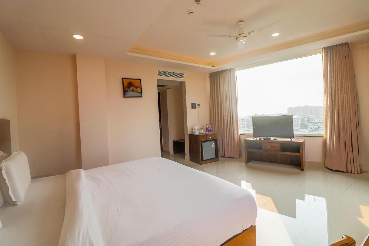 Fabhotel Mid Town Grand Panchkula Exterior foto