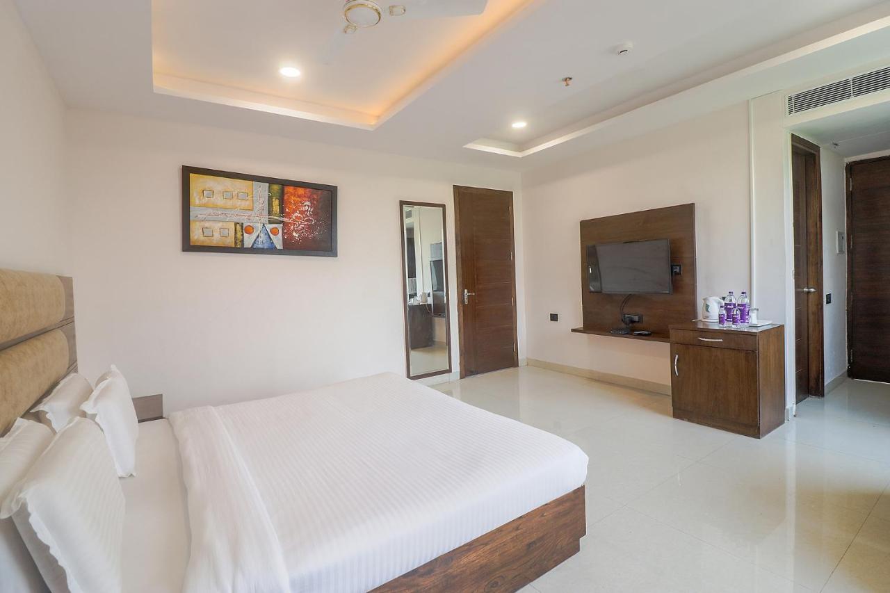 Fabhotel Mid Town Grand Panchkula Exterior foto