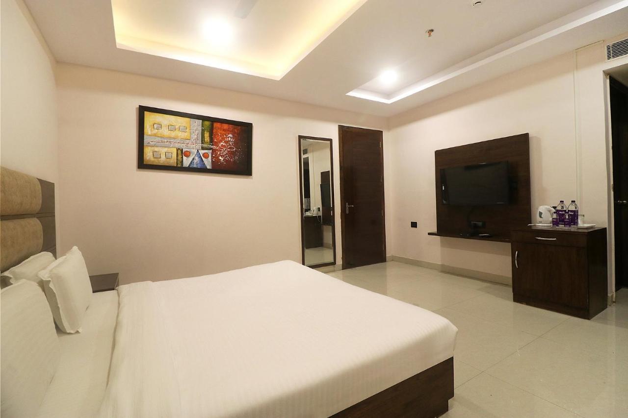 Fabhotel Mid Town Grand Panchkula Exterior foto
