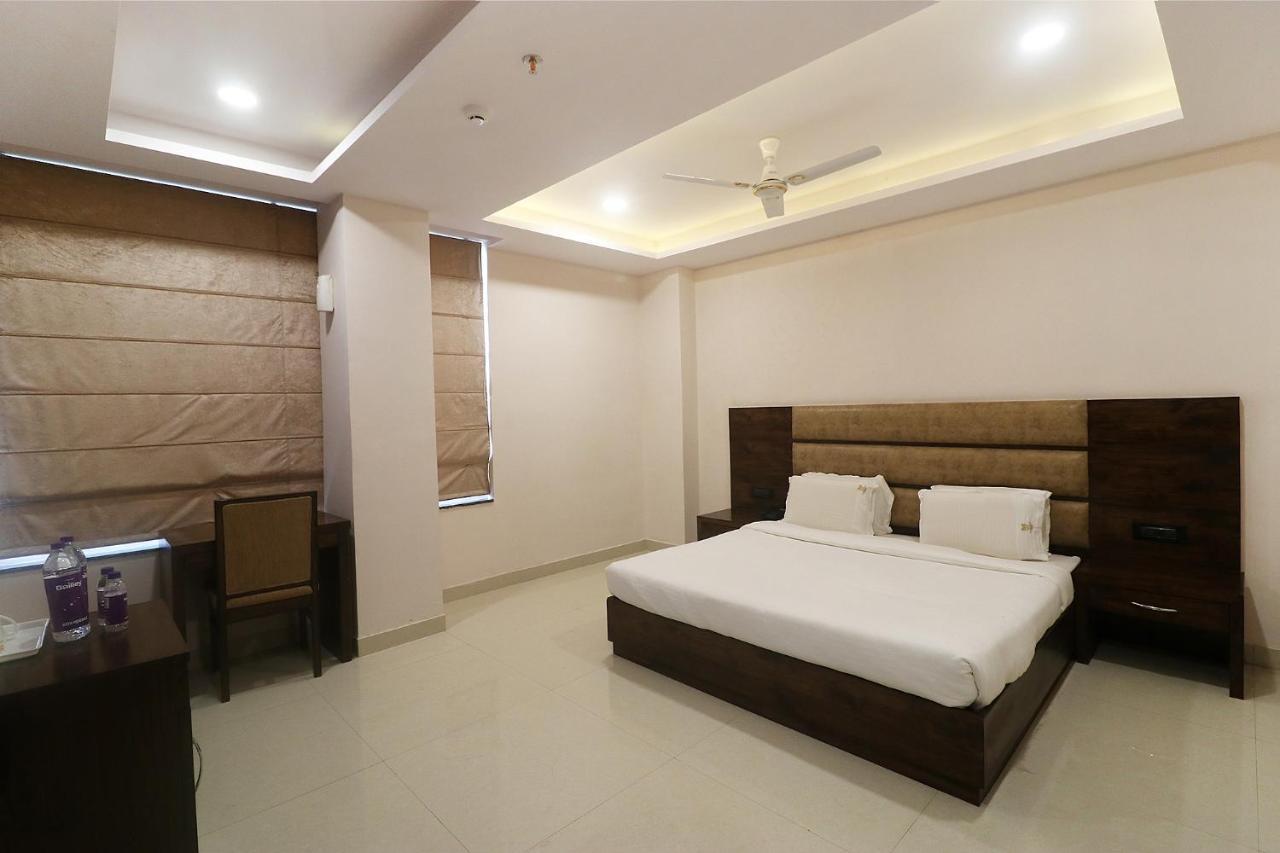 Fabhotel Mid Town Grand Panchkula Exterior foto